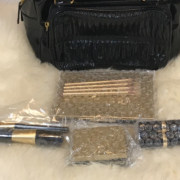 New Elizabeth Arden Cosmetic Travel Bag With Make Up & Brushes In Packaging - Picture 16 of 16